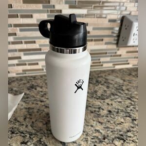 40 ounce white Hydro Flask Water Bottle.